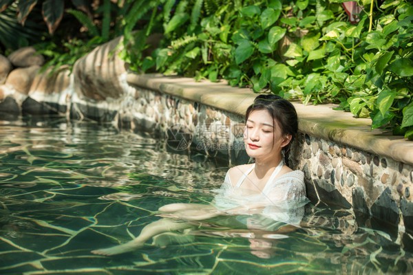 武汉广埠屯桑拿技师：养生之道，手到病除的温暖守护者